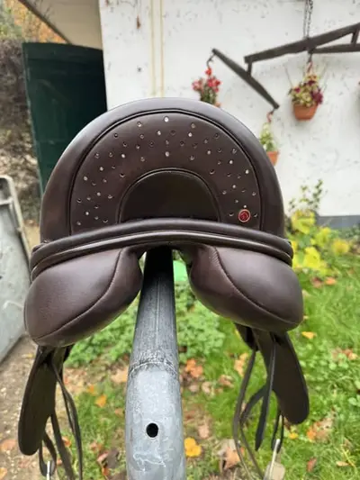 Selle de dressage Dresch HH XT Flat monoblatt 17 pouces