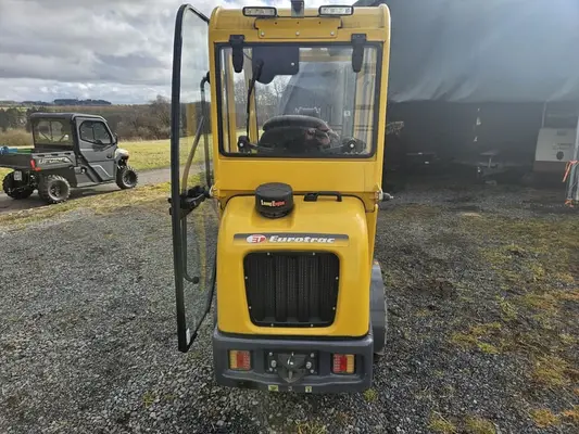 Eurotrac W11 mit Kabine, Heizung und Radio
