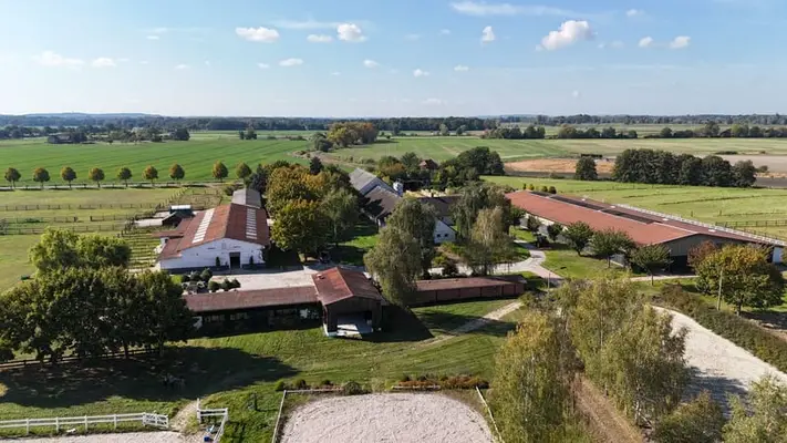 Einmalige Reitanlage bei Potsdam mit 16 Hektar arrondiertem Land