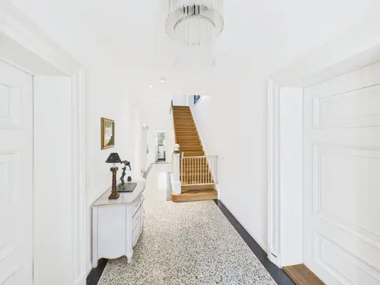 Exklusives Anwesen mit stilvollem Wohnhaus, weitläufigen Weiden und außergewöhnlicher Reitanlage