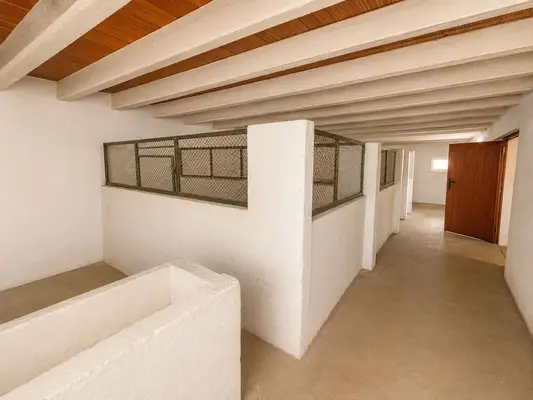 Exklusives Chalet mit 400 m² auf zwei Etagen, einem Grundstück von 12.000 m² und pferdewirtschaftlic
