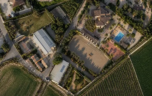 Casa con instalaciones ecuestres