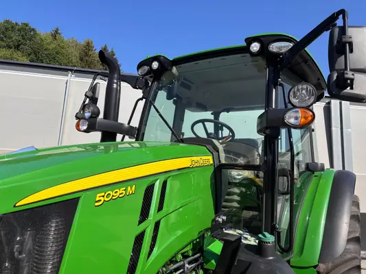 John Deere 5095M PowrQuad Plus