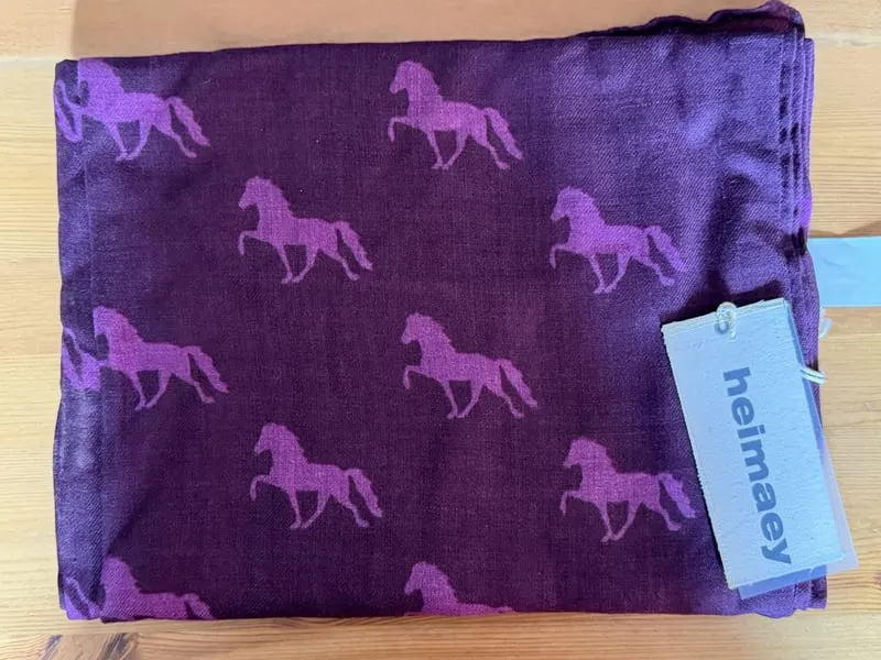 Heimaey 100% Merino-Tuch/Schal mit Islandpferden in verschiedenen Farben