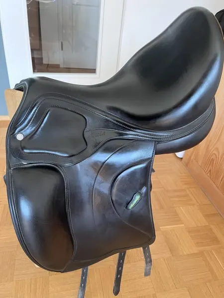 Dressursattel Amerigo Cervia II Schwarz 17,5 / 4 (wie neu!)