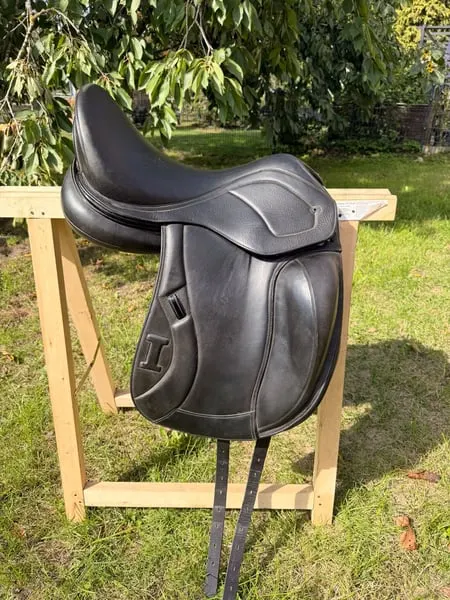 Ikonic Dressursattel 16,5 Zoll