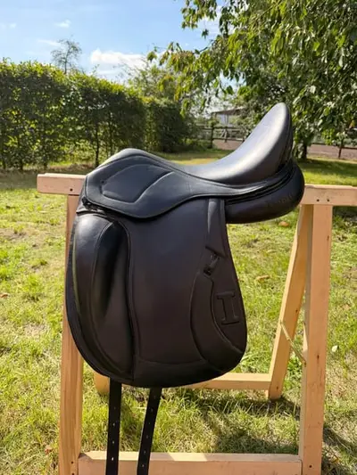 Ikonic Dressursattel 16,5 Zoll
