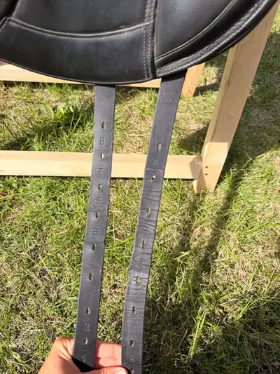 Ikonic Dressursattel 16,5 Zoll