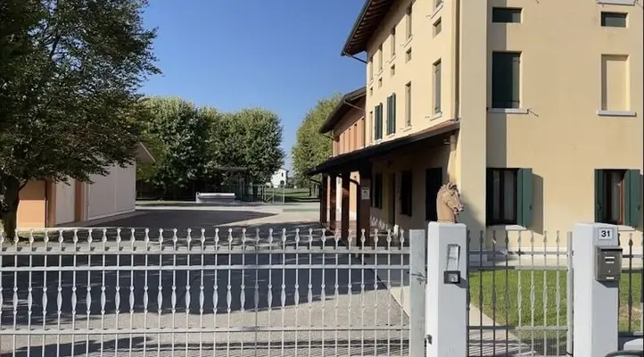 Einstellerplatz in hochklassigem Sportstall frei