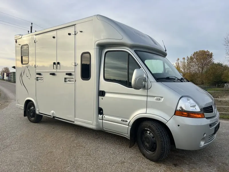 Tolle Pferdetransporteuer Renault MTM