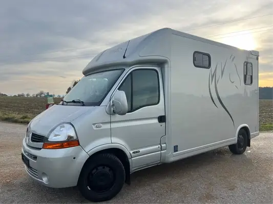 Tolle Pferdetransporteuer Renault MTM