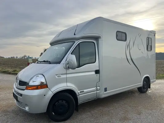 Tolle Pferdetransporteuer Renault MTM