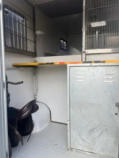 Tolle Pferdetransporteuer Renault MTM