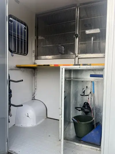 Tolle Pferdetransporteuer Renault MTM