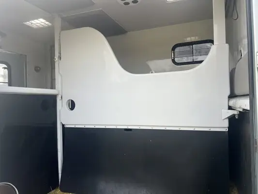 Tolle Pferdetransporteuer Renault MTM
