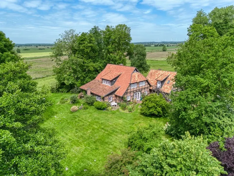 Großzügiges Landhaus für Pferde- & Naturliebhaber im Reitsportort Elmlohe | 4.140 m² Grundstück