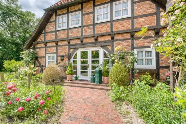 Großzügiges Landhaus für Pferde- & Naturliebhaber im Reitsportort Elmlohe | 4.140 m² Grundstück