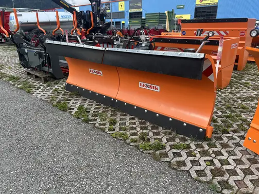 Lesnik Schneepflug SPH T30 mit Dreipunktanbau
