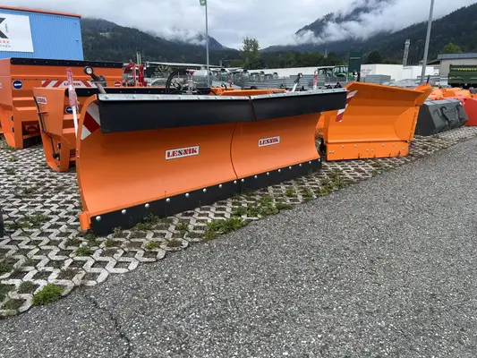 Lesnik Schneepflug SPH T30 mit Dreipunktanbau