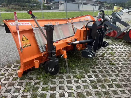 Lesnik Schneepflug SPH T30 mit Dreipunktanbau
