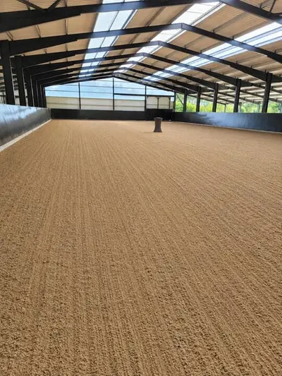 Stalltrack in idyllischer Lage zu verpachten, 8 Boxen, Außenpaddocks, Laufstall