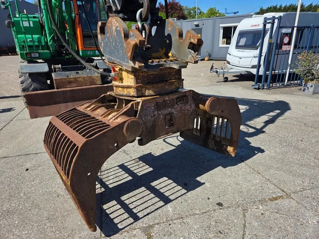 CW55S eigen gewicht 2200kg.