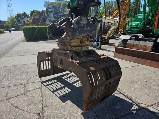 CW55S eigen gewicht 2200kg.