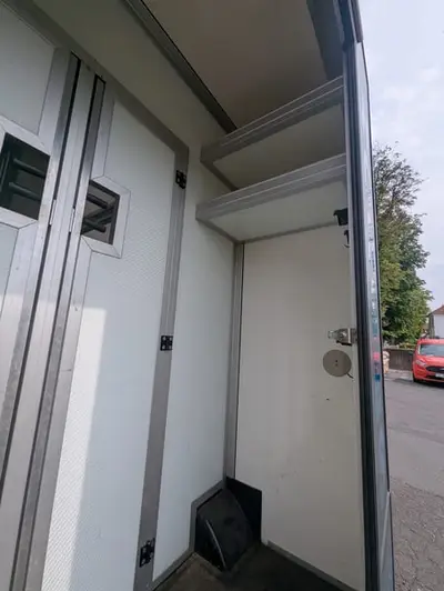 Zwei Pferdetransporter Peugeot