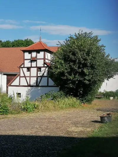 Historischer Vierseitenhof mit Herrenhaus und Potenzial für Pferdehaltung