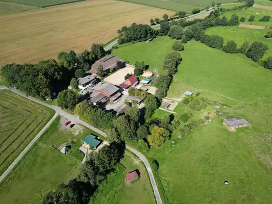 Etablierte Ranch- und Reitanlage – ca. 8 ha arrondierte Fläche – vielseitig nutzbar