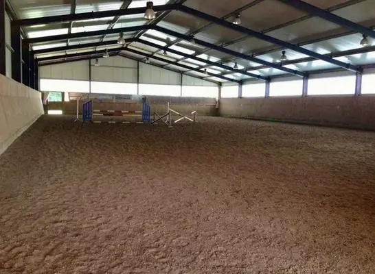 Reitanlage in malerischer Lage