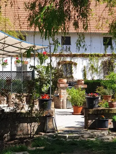 Reitanlage mit 60er Halle an der österreichischen Grenze