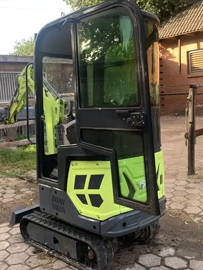 Minibagger. 1.5 T Diesel nur 80 Stunden