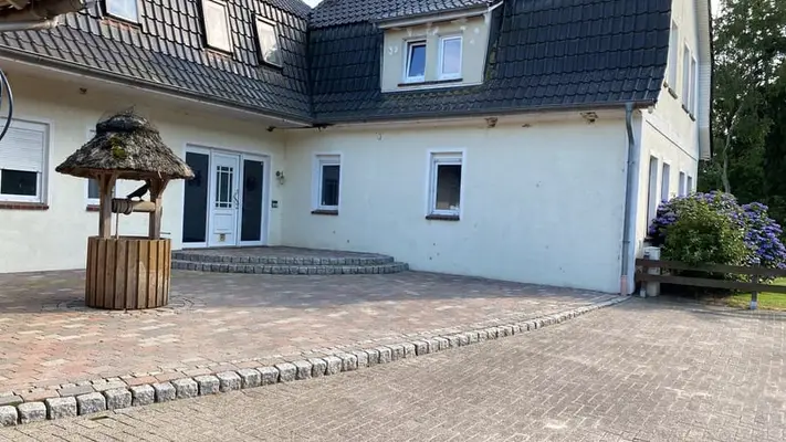 Vielseitige Reitanlage mit großzügigem Zweifamilienhaus in Hude (Landkreis Oldenburg)