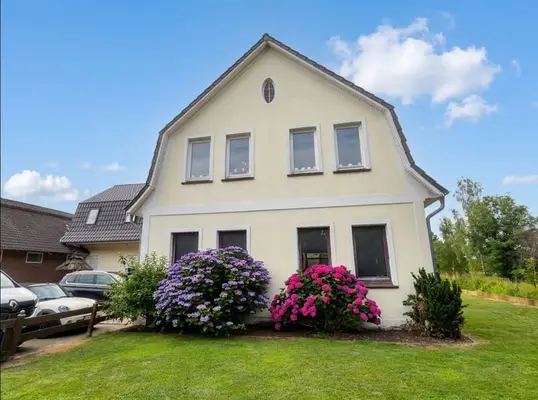 Vielseitige Reitanlage mit großzügigem Zweifamilienhaus in Hude (Landkreis Oldenburg)