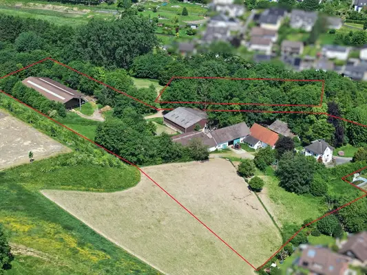 Großzügige Hofanlage in Ortsrandlage