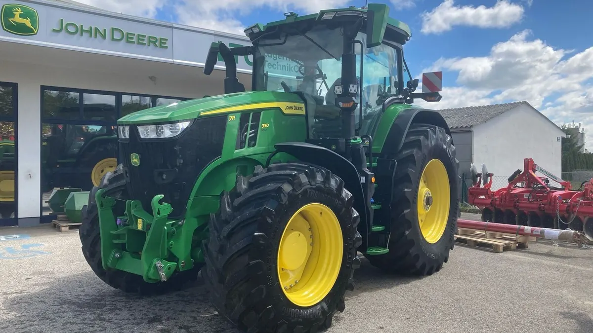 John Deere 7R 330