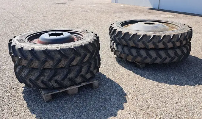 BKT 270/95R32 & Kleber 270/95R48