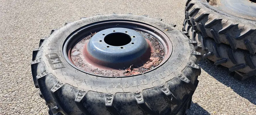 BKT 270/95R32 & Kleber 270/95R48