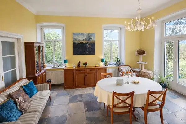 Kernsanierter Resthof mit 3 Ha Eigenland, Reitplatz und Halle