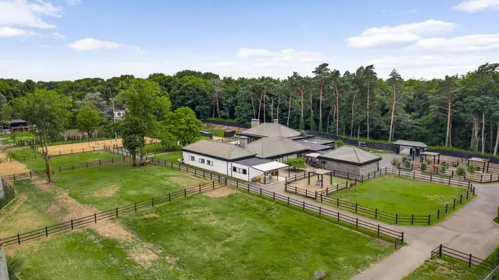 Villa exclusiva con casa de invitados e instalaciones ecuestres cerca del Parque Nacional De Meinweg