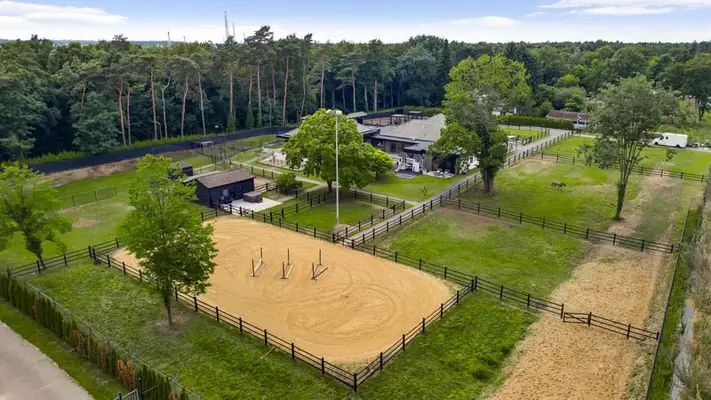 Exklusive Villa mit Gästehaus und Reitanlagen in der Nähe des Nationalparks De Meinweg
