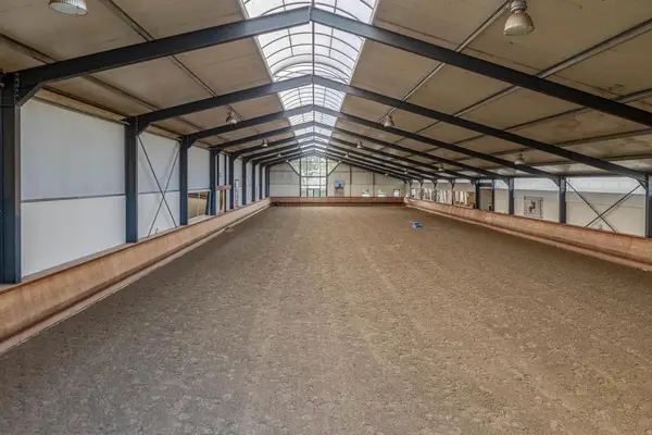 Anwesen mit professionellen Reitanlagen und großzügigen Wohnmöglichkeiten