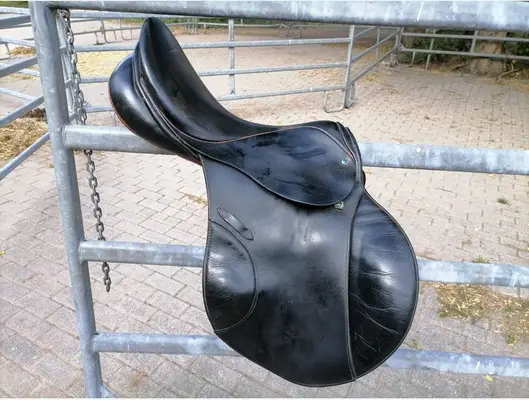 Selle de saut Stübben très bien conservée