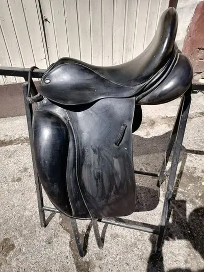 Selle de dressage pour poney