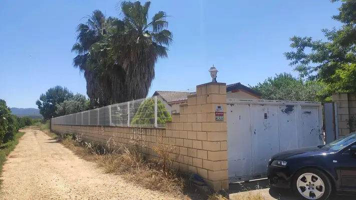 Rehabilitationszentrum in Valencia für 35 Pferde