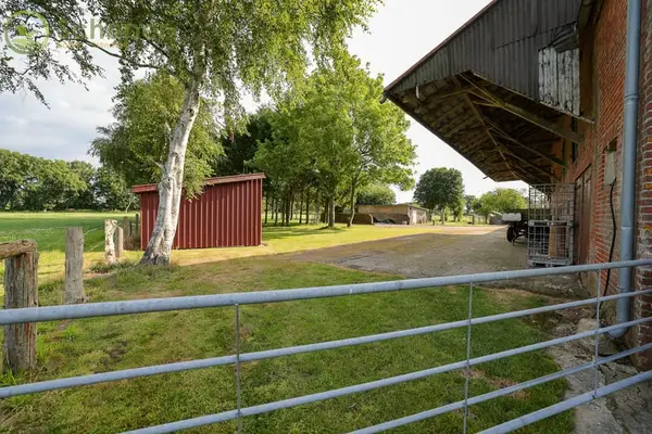 Leben im Grünen: Gepflegter Resthof mit viel Platz für Ihre Ideen