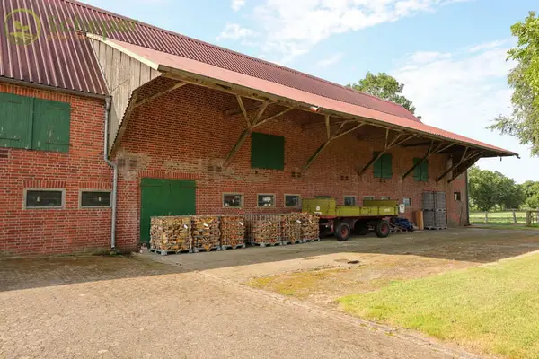 Leben im Grünen: Gepflegter Resthof mit viel Platz für Ihre Ideen