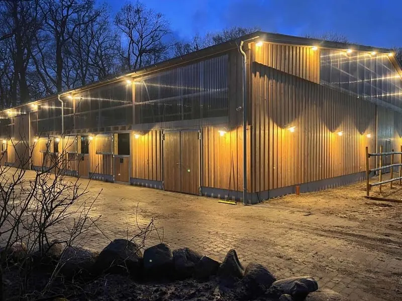 Reitanlage kaufen im Landkreis Cuxhaven – Gutshaus, Reithalle, Wald und 10,5 ha Land