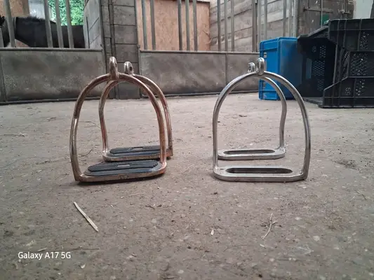 2 paires d'étriers de sécurité